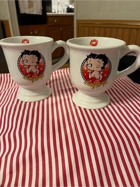 Vintage! Betty Boop White Ceramic Mug Bottom with Black Graphic